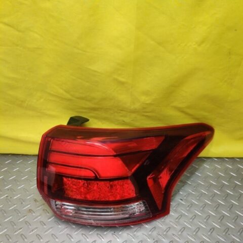 16 17 18 19 Mitsubishi Outlander Outer Tail Light Right Passenger Side OEM