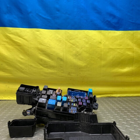 11 12 13 Mazda 3  Fusebox Fuse Relay Box OEM BBM6-66-760