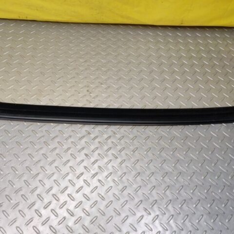 06 07 08 09 10 Bentley Continental Flying Spur Front Left Door Window Seal