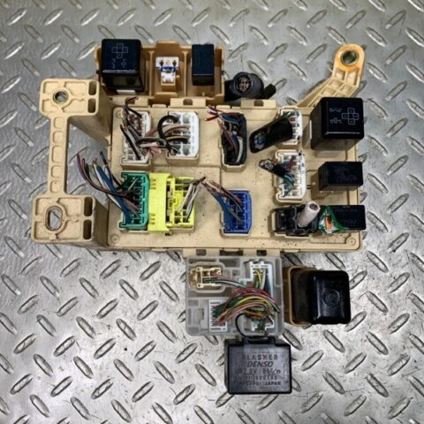 00 01 02 03 Lexus RX300 Interior Cabin Fuse Relay Box OEM 82730-48022