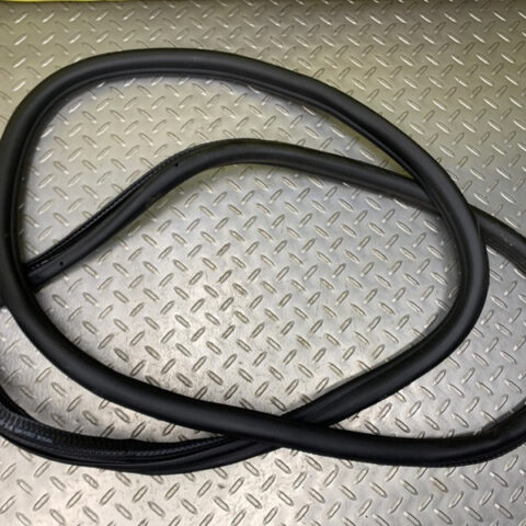 17 18 19 20 21 Porsche Panamera 4 Front right door seal OEM 971833722A