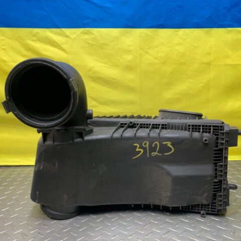 04 05 06 07 08 09 10 Porsche Cayenne Air Cleaner Box OEM