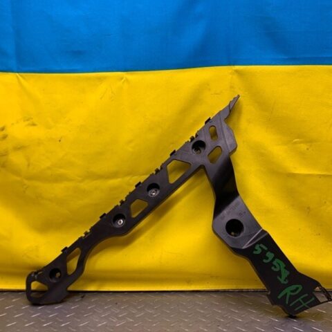 20 21 22 23 Cadillac CT5 Rear Right Bumper Upper Bracket OEM 84772480