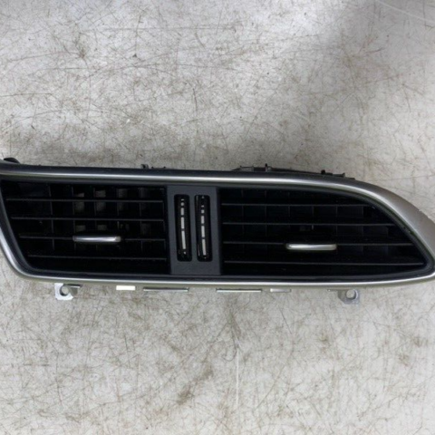 17 18 19 Infiniti QX30 Center Dash A/C Dual Air Vent OEM 68750 5DF0A