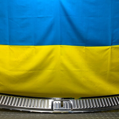 11 12 13 14 15 16 Porsche Cayenne Hatch / Trunk Latch Trim Panel OEM 7P0863459F