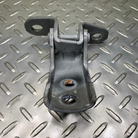 00 01 02 03 Lexus RX300 Front Right Passenger Side Door Hinge OEM 6871012150
