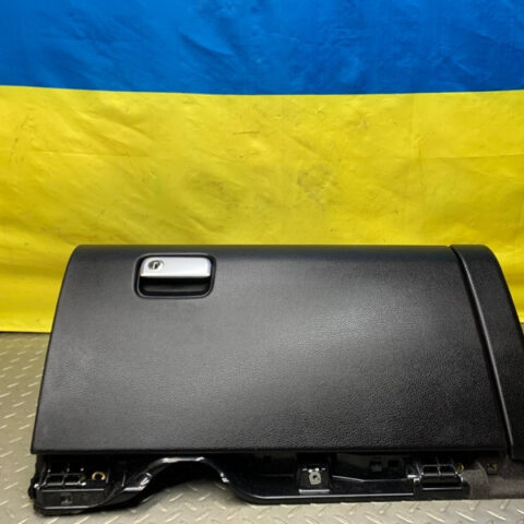 11 12 13 14 15 16 17 18 Porsche Cayenne Dashboard Glove Box OEM 7P5857095T