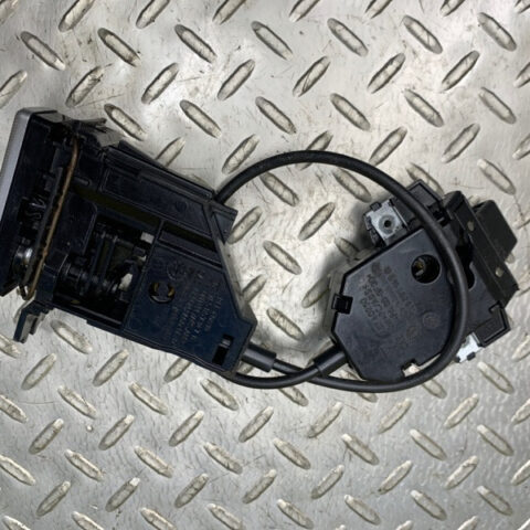 07 08 09 10 Porsche Cayenne  Glove box lock OEM 7L5857147B