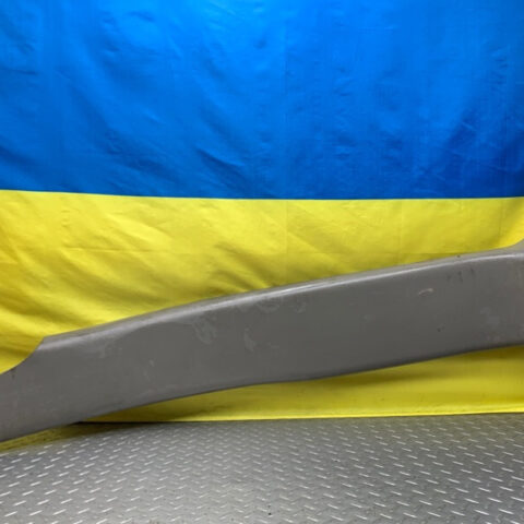 00 01 02 03 04 05 Cadillac Escalade Ext Center B-pillar Trim Right OEM 15850689