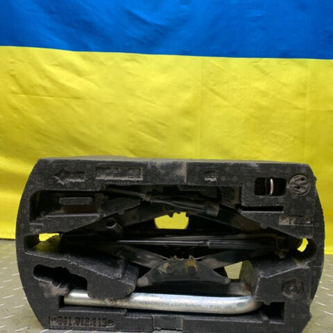 07 08 09 10 Porsche Cayenne Trunk tools foam tow hook OEM 561012115