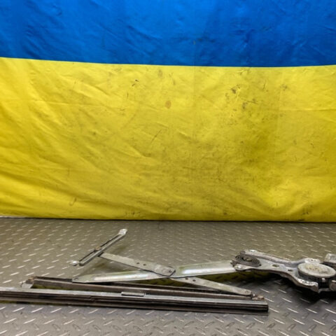 94 95 96 97 Lexus LX450 J80 Front Right Window Motor & Regulator OEM 8571060011