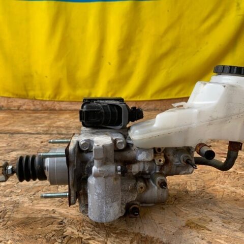 16 17 18  Toyota Prius 1.8L  Power Brake Booster w/ Master Cylinder 47210-47110