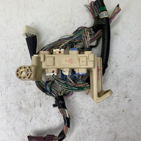 2002 02 Toyota Highlander Interior Relay Block Fuse Box OEM 8260248010