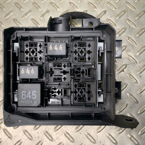 11 12 13 14 Porsche Cayenne 3.0 Diesel Under Dash Fuse Relay Box OEM 7P0937149