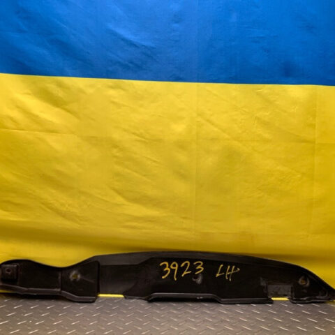 07 08 09 10 Porsche Cayenne Front left driver side fender corner molding OEM