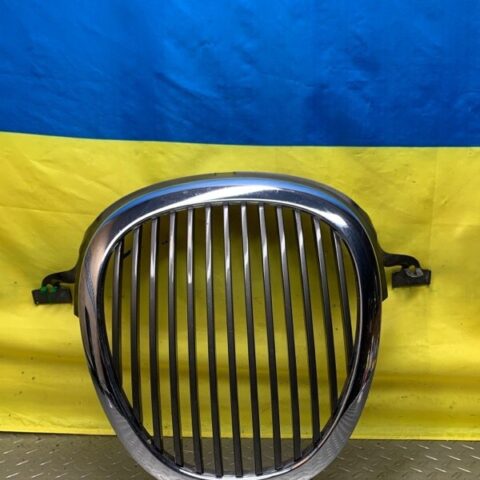 00 01 02 Jaguar S-Type Grille Radiator Chrome OEM XR838A133AA