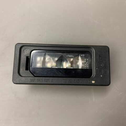 10 11 12 13 14 15 VW Tuareg Tiguan Jetta Passat Rear LED License Plate Light OEM