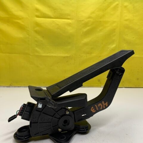 13 14 15 16 KIA Soul 2.0L Accelerator Gas Pedal OEM 32700-B2110