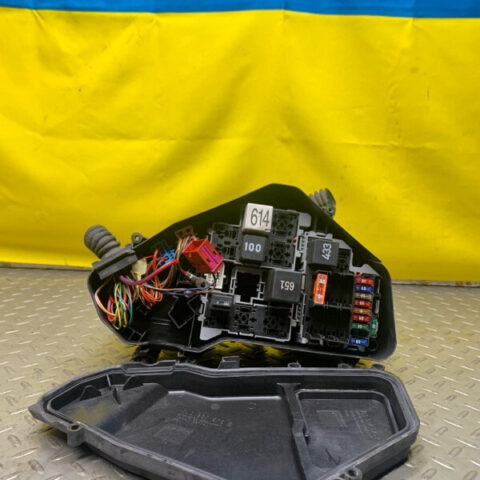 11 12 13 14 15 16 Porsche Cayenne Under Hood  Fuse Relay Box OEM 7L0937576A