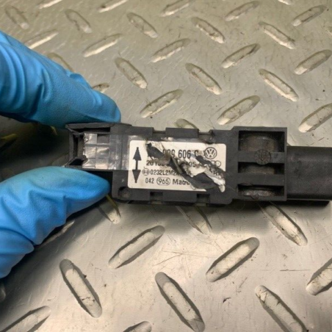 06 07 08 09 10 11 Bentley Continental Flying Spur Front Crash Sensor 7L0909606C