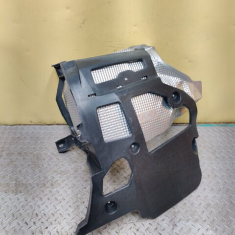 16 17 18 19 20 21 Porsche Panamera Rear right bumper bracket