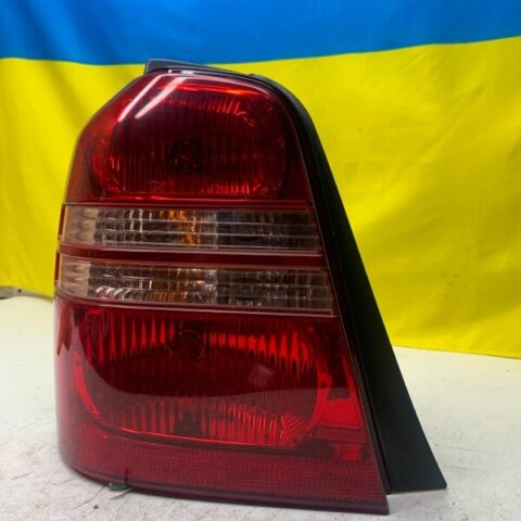 2002 02 03  Toyota Highlander Driver Left Side Tail Light Lamp OEM