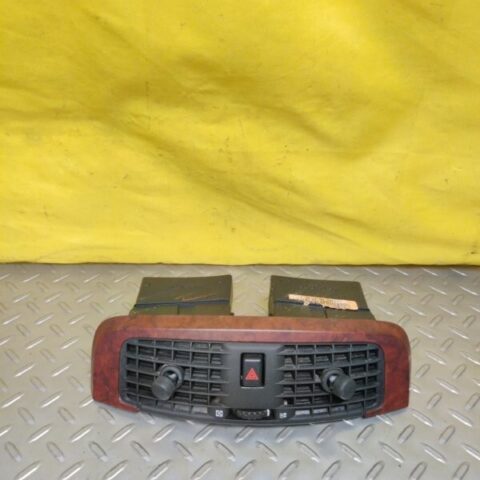 04 05 06 07 08 09 Cadillac SRX Front Center Dash A/C Air Vent Heat OEM 25703804