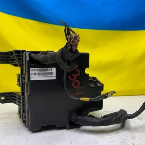 2011 2012 2013 KIA Sorento Under Hood Fuse Box Relay OEM