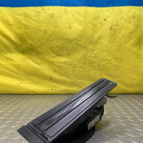 16 17 18 19 20 21 Porsche Panamera Accelerator pedal OEM