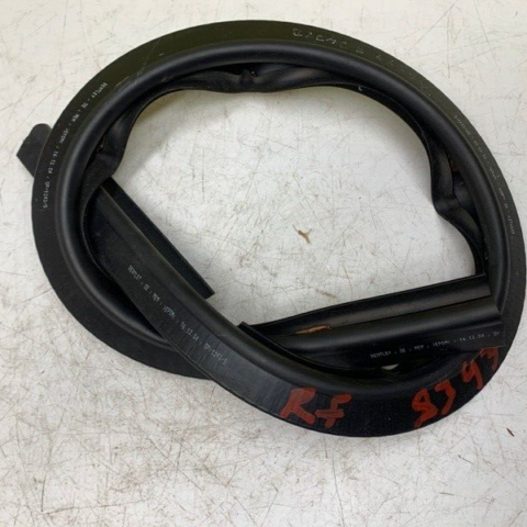 05 06 07 08 Bentley Continental GT Front RH Passenger Door Window Seal Rubber
