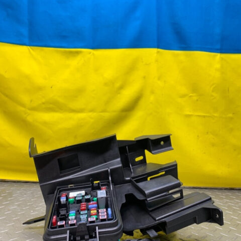 20 21 22 Cadillac CT5 Interior Fuse Box OEM 84932405