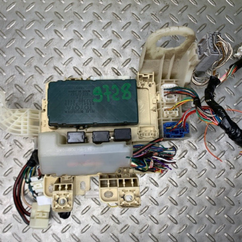 99 00 01 Lexus Es300 Under Dash Fuse Relay Box OEM 82730-06020