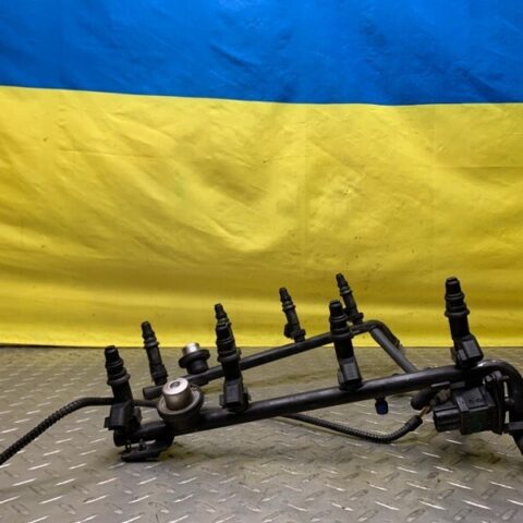 00 01 02 Jaguar S-Type 4.0L Engine Motor Fuel Rail w/ Injector OEM AJ84079