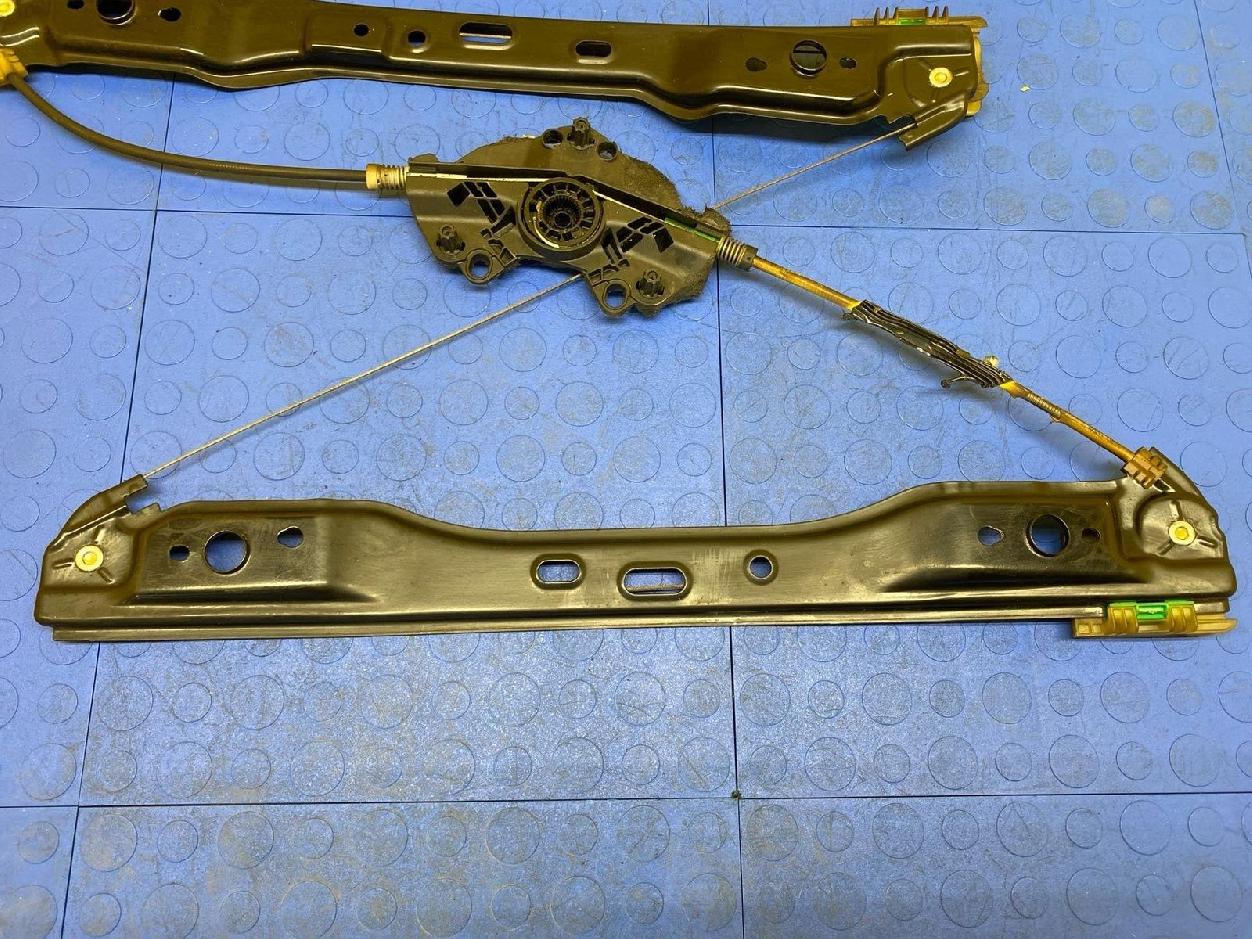 f1b8eb6c37d0ec0240a2150d7eb16db4 16 17 18 19 20 VOLVO XC90 Right Front Door Window Regulator OEM 31391495