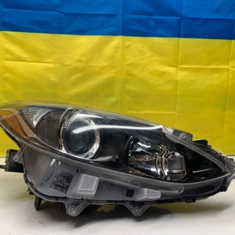 2014 2015 2016 Mazda3 MAZDA3 Passenger Right Side Headlight Halogen OEM damage