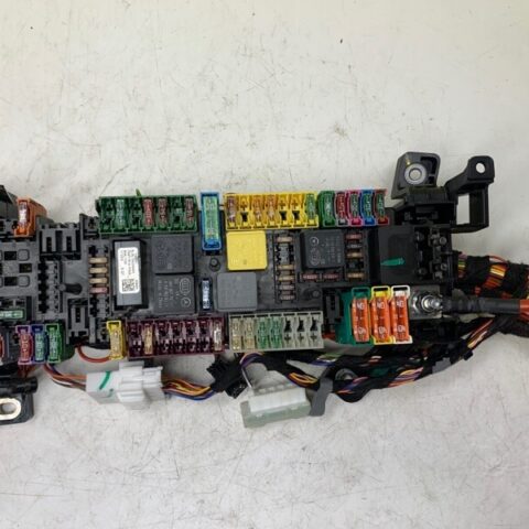 2017-2018 18 17  INFINITI QX30 Rear Engine Fuse Box 2.0L  OEM