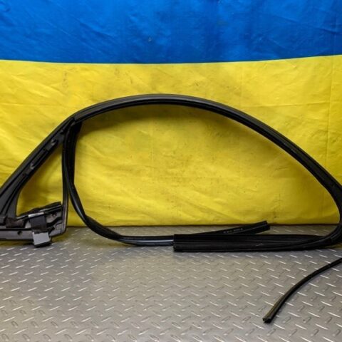 05 06 Bentley Continental Flying Spur Front Right Door Window Guide Seal OEM
