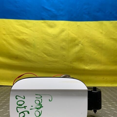 18 19 20 21 22 23 Audi Q5 Fuel Filler Door OEM 8V4010545