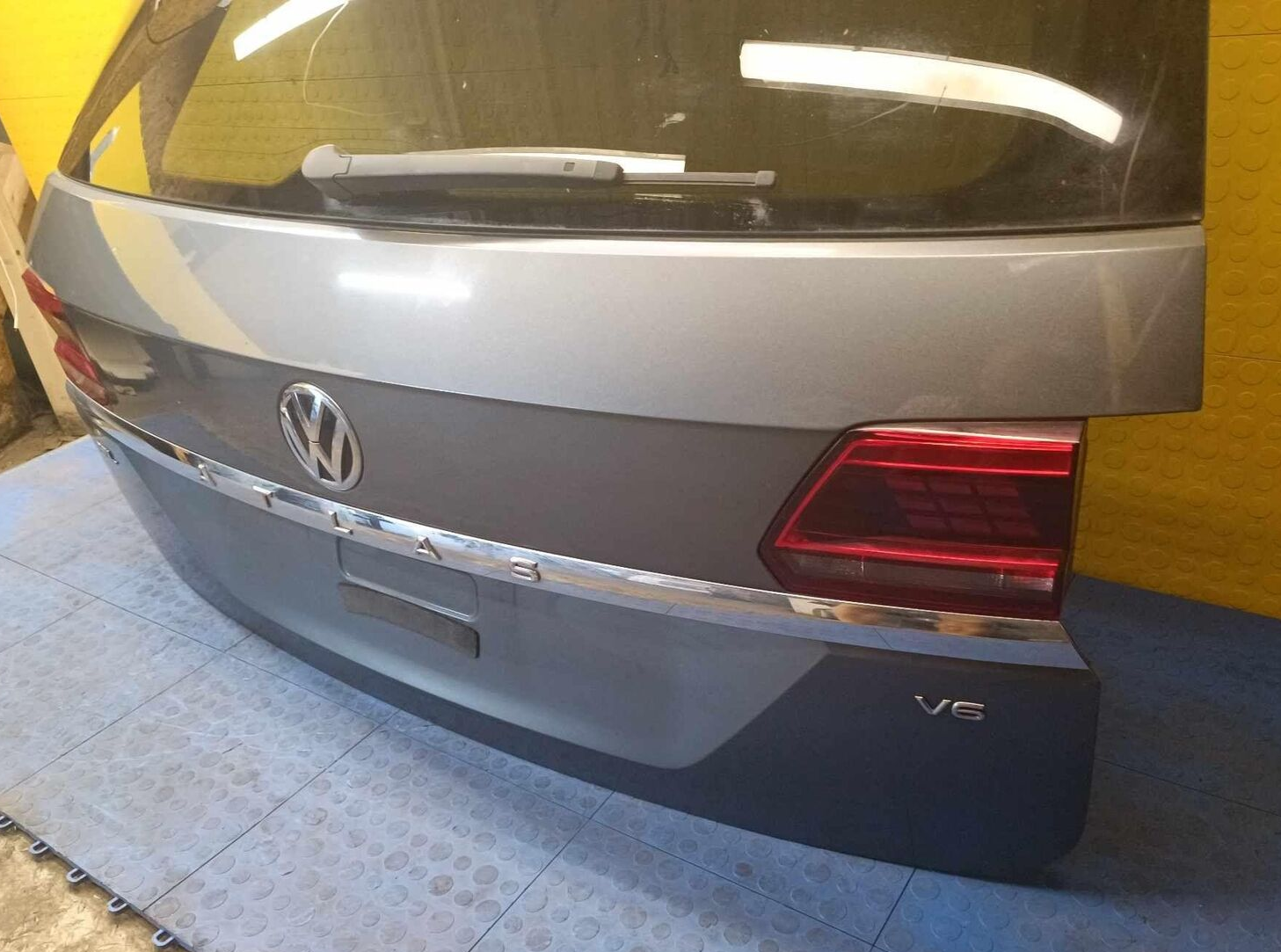 fc4b48f81db461f9df0a8f3d6cad0469 18 19 20 VW ATLAS Trunk Lid Decklid Hatch Liftgate Tailgate OEM 3CN827025J