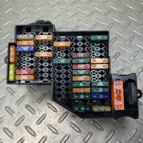 11 12 13 14 15 16 17 18 Porsche Cayenne Under Dash Fuse Relay Box OEM 7P0941828C